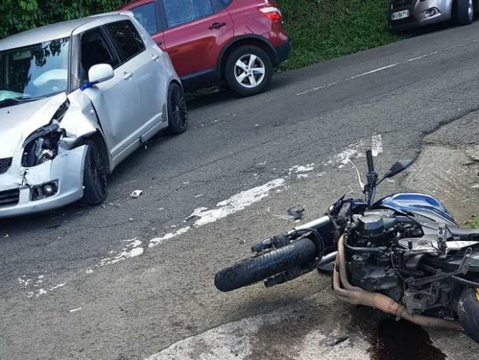 St Esprit: Le pilote d'une moto blessé dans un choc avec une voiture