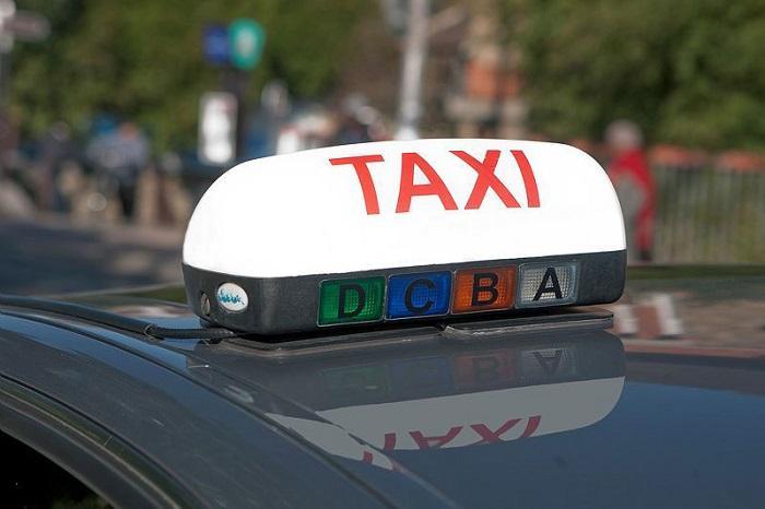 Taxis et VTC se disputent les touristes