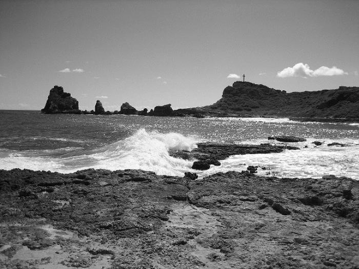 TRANCHES D'HISTOIRES : une croix à la pointe des châteaux