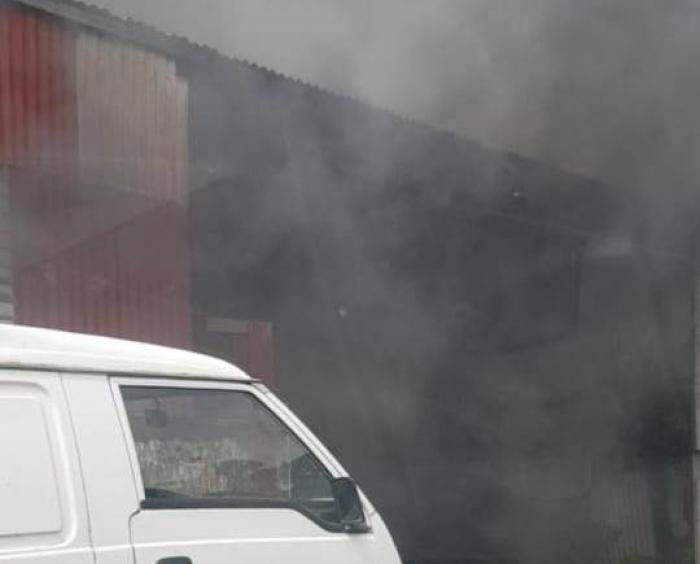 Trois voitures prennent feu dans un garage à Ducos