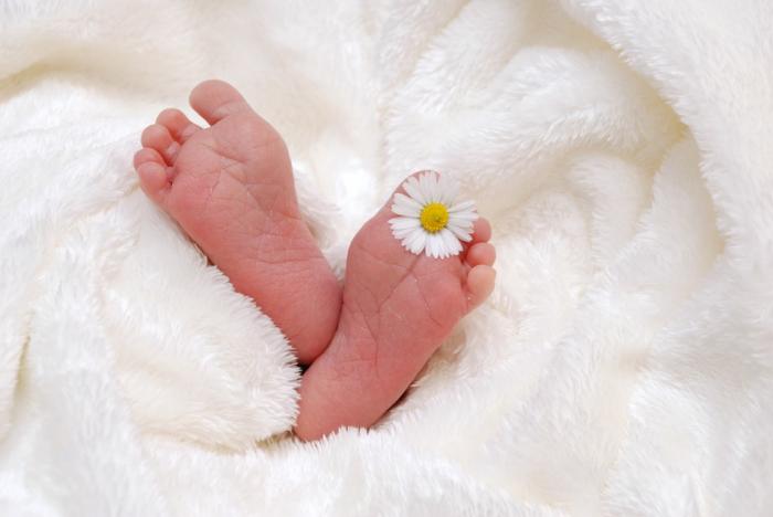 Un bébé naît dans une voiture à Carénage