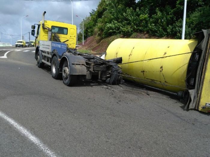 Un camion poubelle perd sa benne à la Manzo