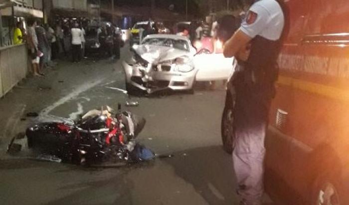 Un choc frontal à Rivière-Salée entre une moto et une voiture fait un mort et un blessé grave