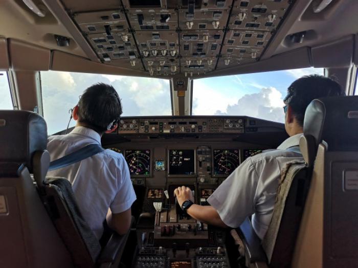 Un commandant de bord interpellé à Paris