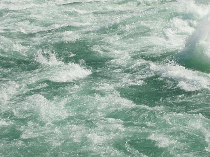 Un couple piégé par la montée des eaux à Goyave