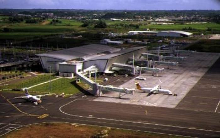 Un des auteurs présumés d’un meurtre interpellé à l’aéroport