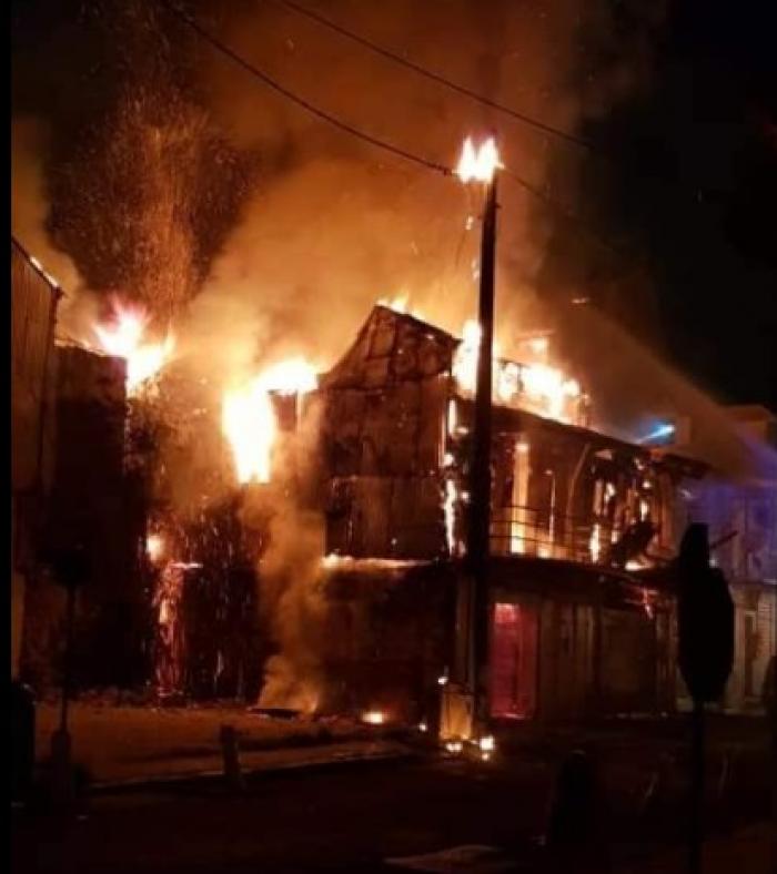 Un incendie en cours à Pointe à Pitre