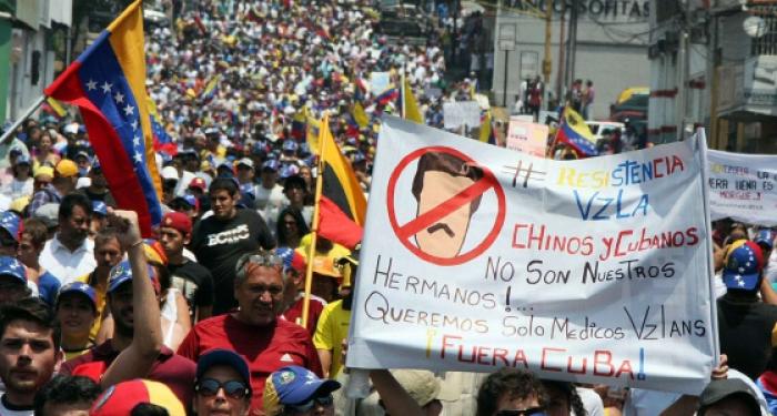 "Un kilo de sucre coûte 8000 bolivars", témoigne un Martiniquais résidant au Venezuela