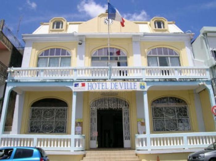 Un photo-montage à caractère sexuel secoue la mairie du Robert et la Martinique