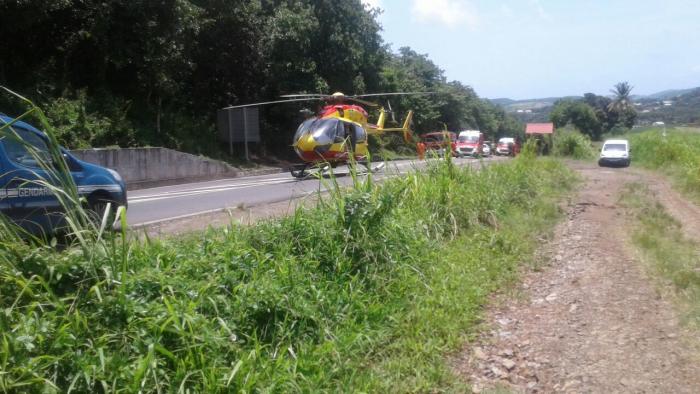 Un véhicule en flamme provoque un accident à Trinité. Bilan 4 blessés dont 2 grièvement