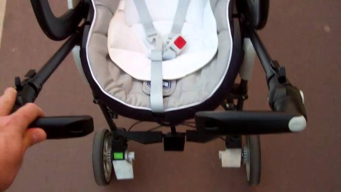Une femme et sa poussette heurtées par un scooter