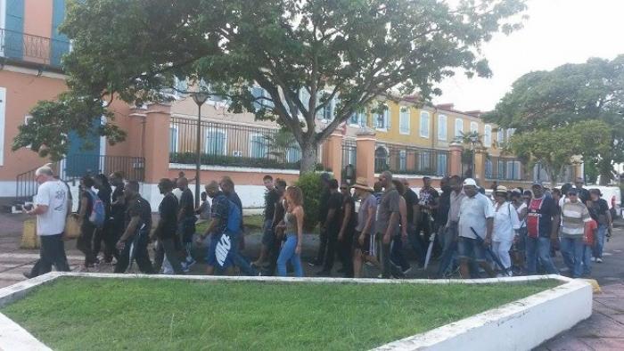 Une marche silencieuse et citoyenne des policiers