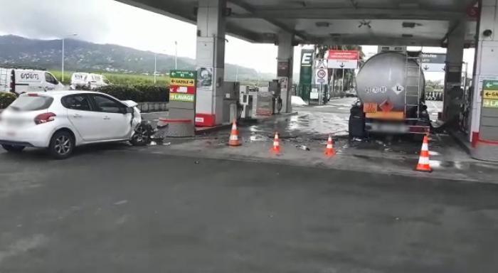 Une voiture percute un camion-citerne dans la deuxième station-service de l'aéroport