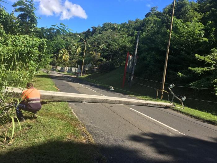 Une voiture percute un poteau électrique à Rivière-Pilote