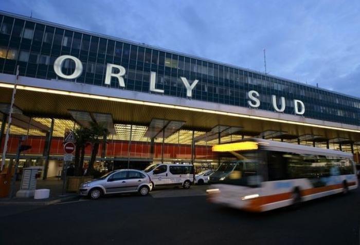 Valise, argent, aéroport et politique... un mensonge enflamme les réseaux sociaux