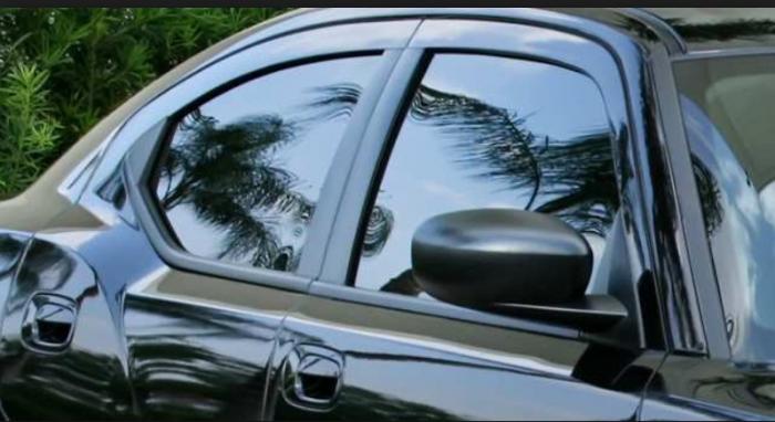 Vitres teintées : un automobiliste l’emporte devant le tribunal