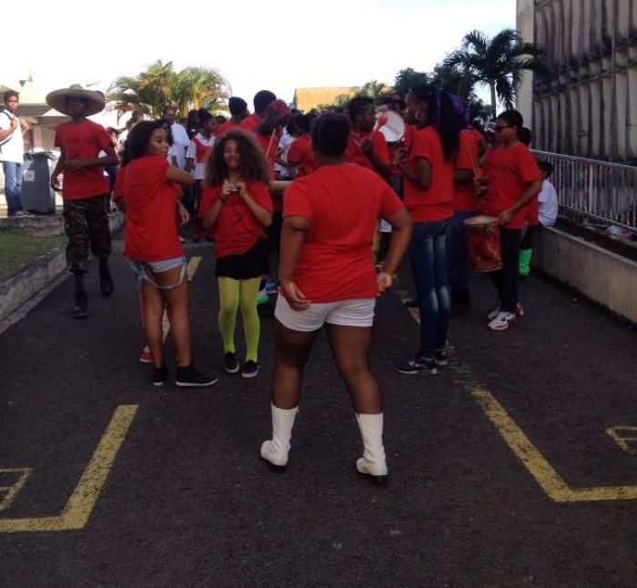 Waynaval a "mis le feu" au collège de Tartenson !