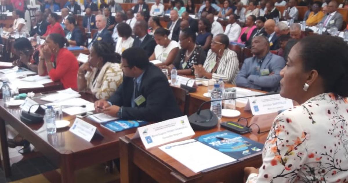     





Le 15ème congrès des élus interrompu par le syndicat des petits planteurs




