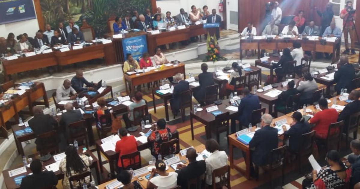 Les élus disent non au transfert de la Préfecture aux Abymes
