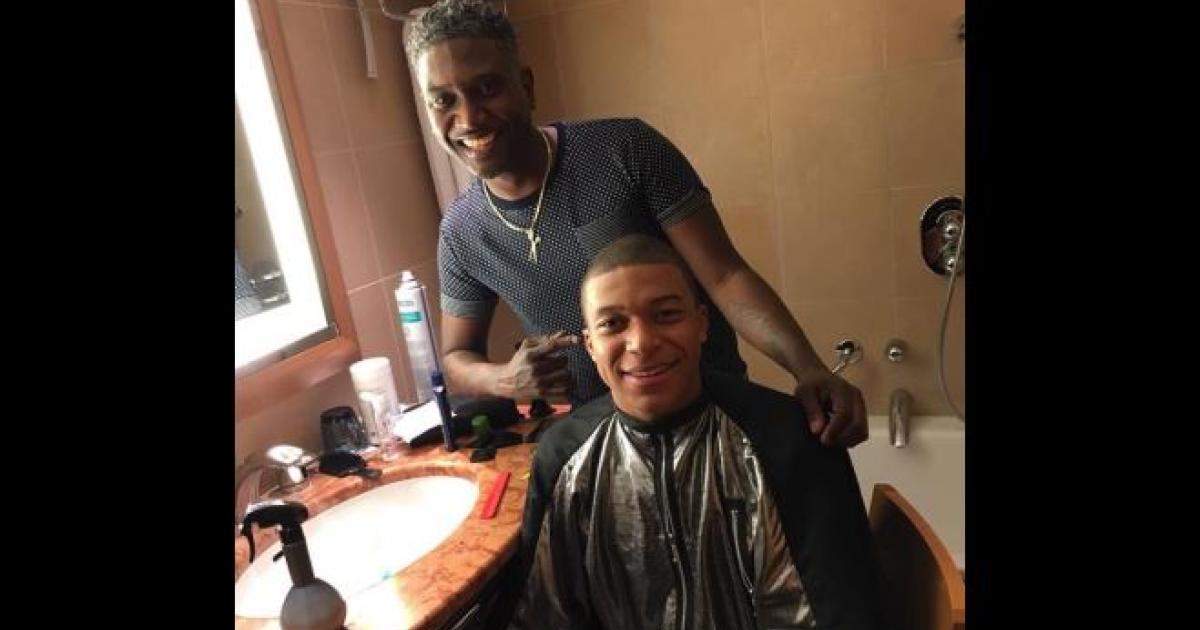     





Gérald Lérandy, le coiffeur des footballeurs prépare son retour en Martinique




