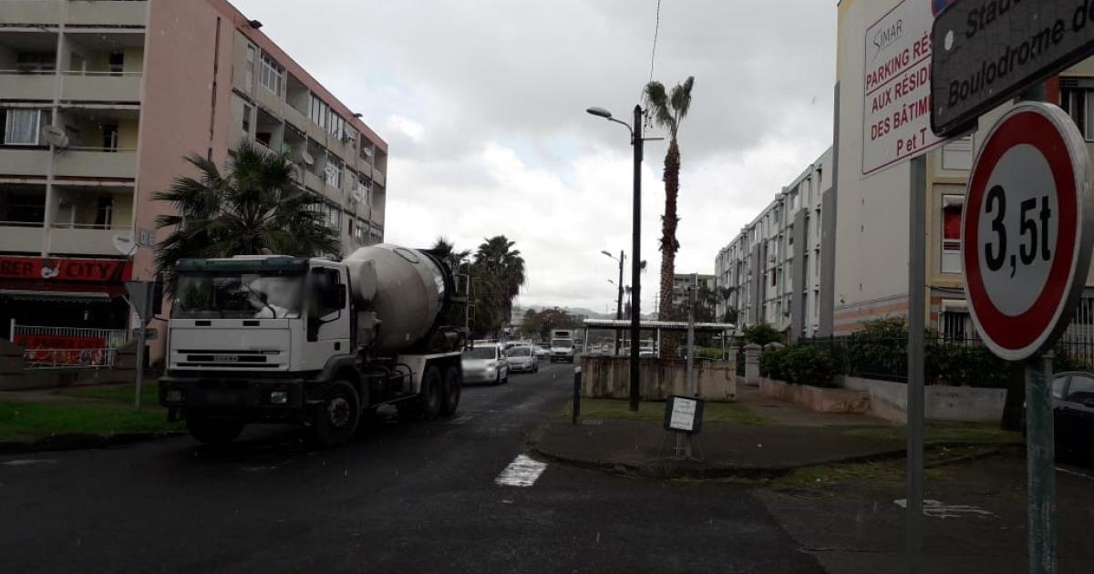 Malgré l'interdiction, des camions circulent sans arrêt à Dillon