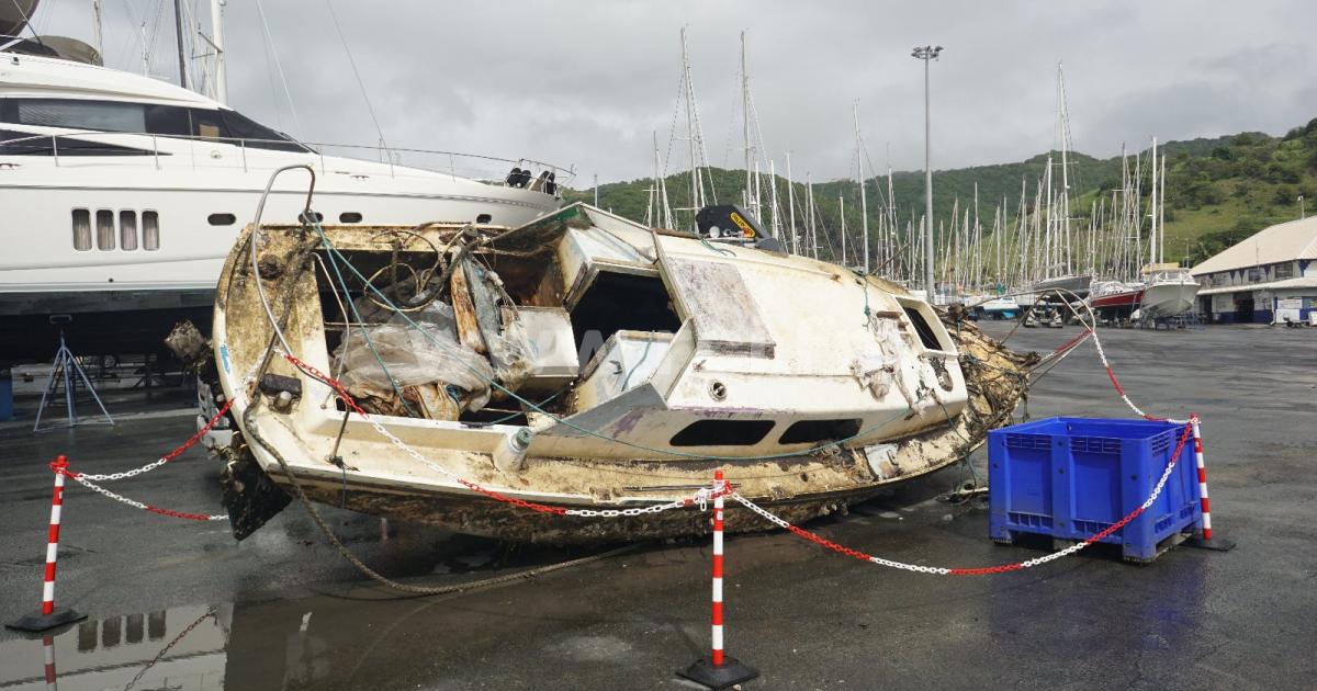Nouvelle opération d’enlèvement d’épaves de bateaux dans la baie du Marin