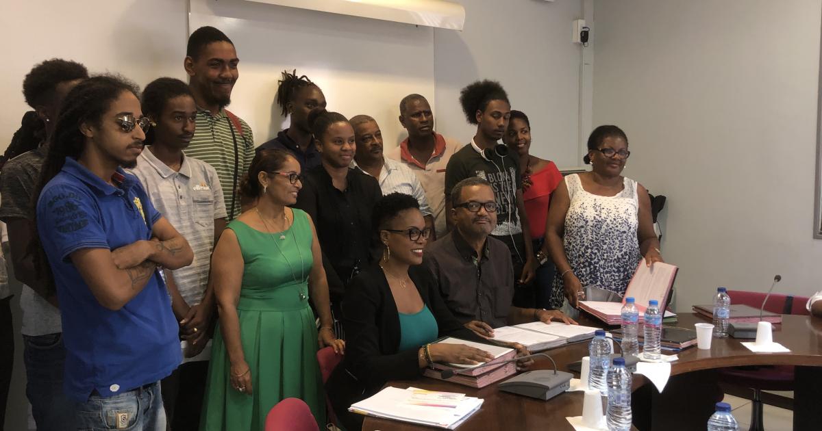     





La Ville des Abymes permet à 15 jeunes de passer leur permis




