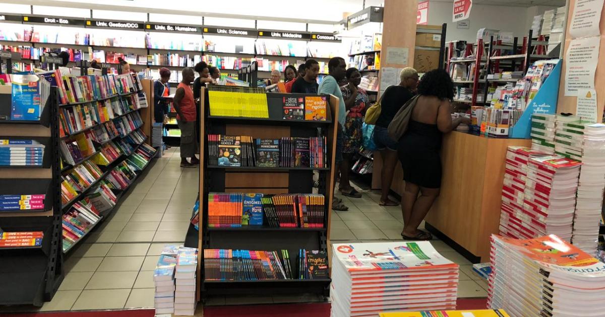 Dans les magasins, des parents anticipent déjà la rentrée scolaire