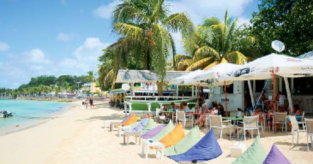 RCI Vakans': Deux beach bars, deux ambiances...à Sainte-Anne