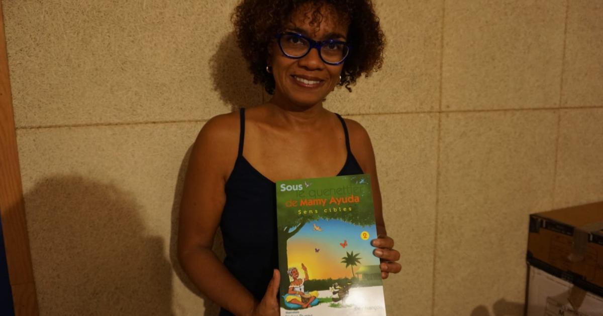 Mamy Ayuda enseigne la confiance en soi à ses petits enfants