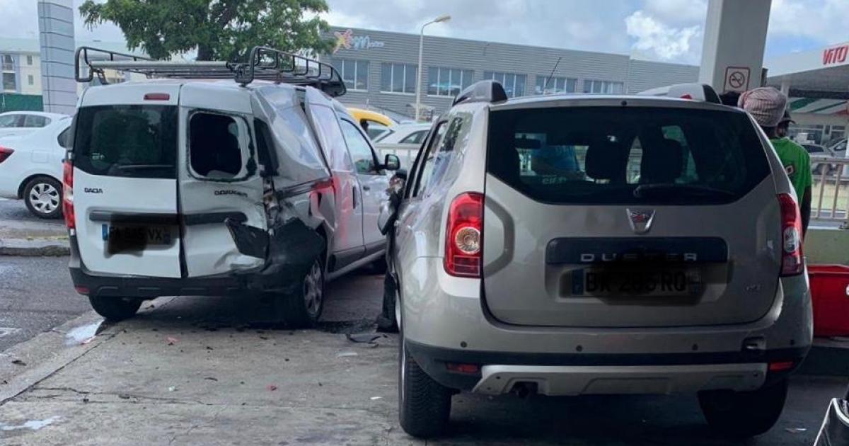 Deux véhicules impliqués dans un accident à la station Vito de l'aéroport