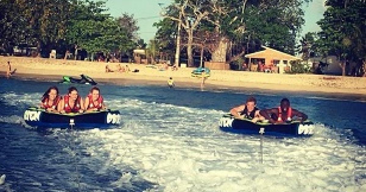     





RCI Vakans': Jet Holidays, le beach-bar de  Port-Louis 




