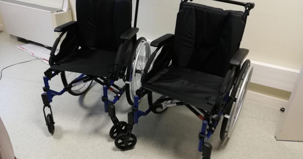 Deux fauteuils roulants offerts au centre de drépanocytose de la MFME