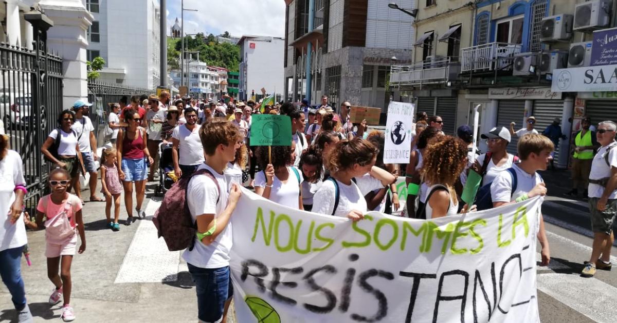 Plusieurs centaines de personnes ont marché pour le climat à Fort-de-France