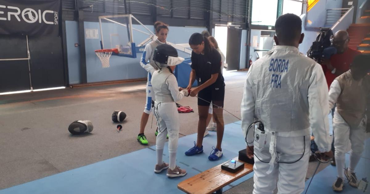     





Ysaora Thibus partage son savoir-faire avec les jeunes escrimeurs




