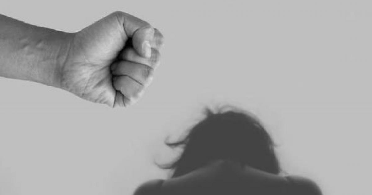     





18 mois de prison pour avoir frappé sa mère âgée 




