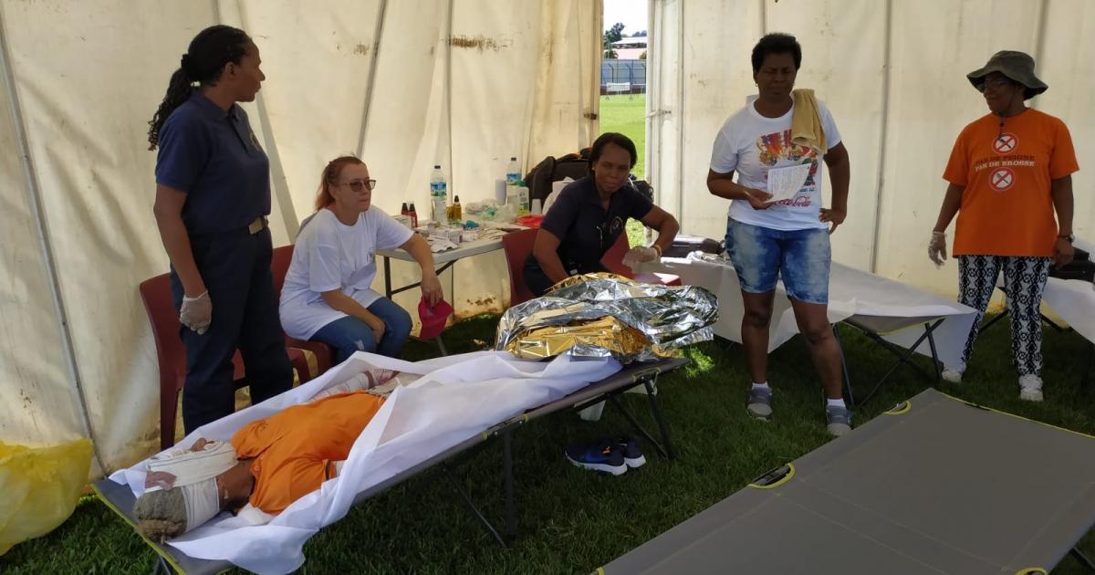 À Ducos, un exercice simule la mise en place d'un hôpital de campagne