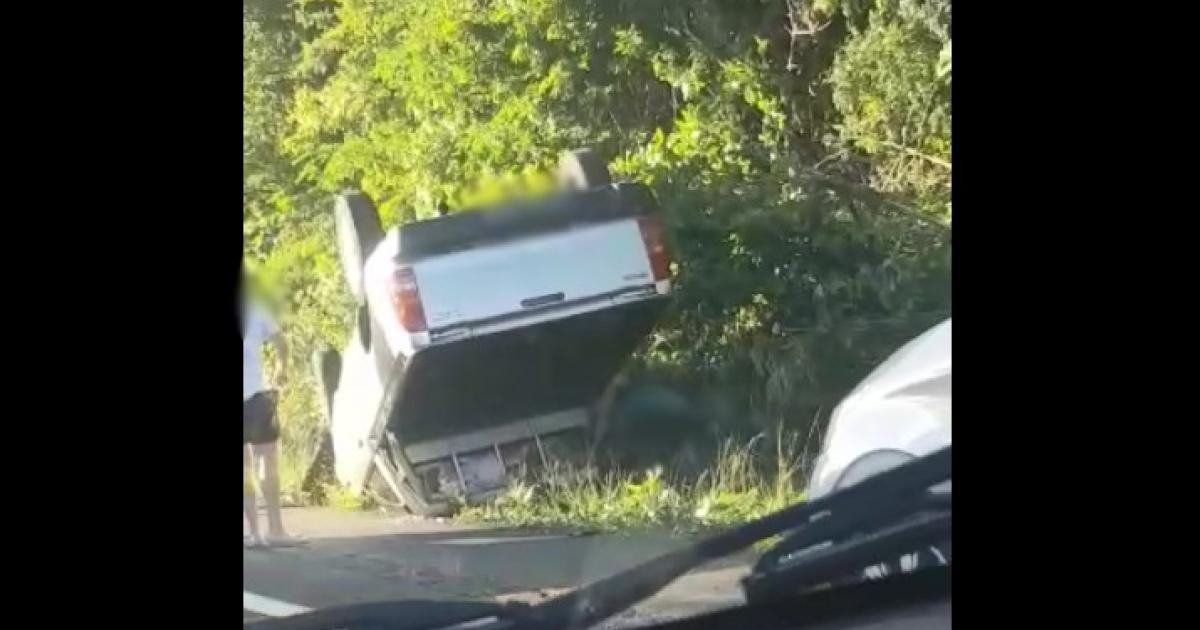 Impressionnant accident de la route au Marin