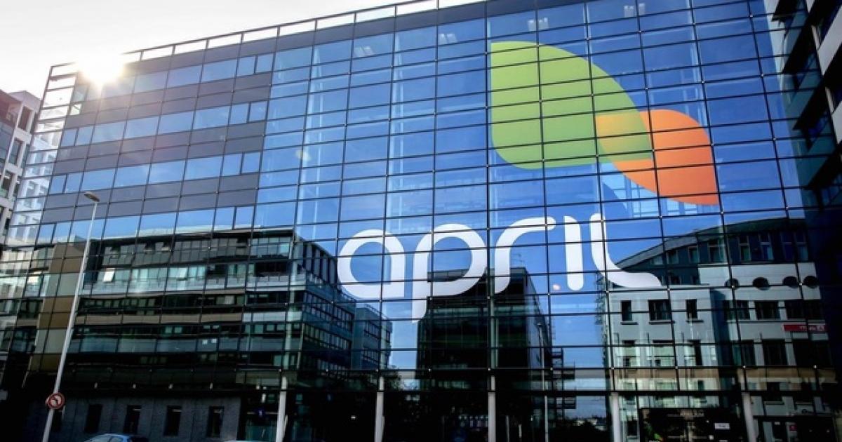 April offre des examens visuels et des lunettes aux démunis