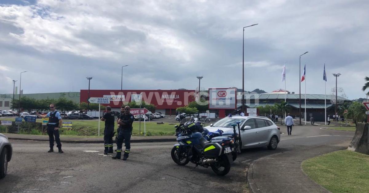     





Vidéos de l'appel au boycott de l'hypermarché Euromarché au Robert




