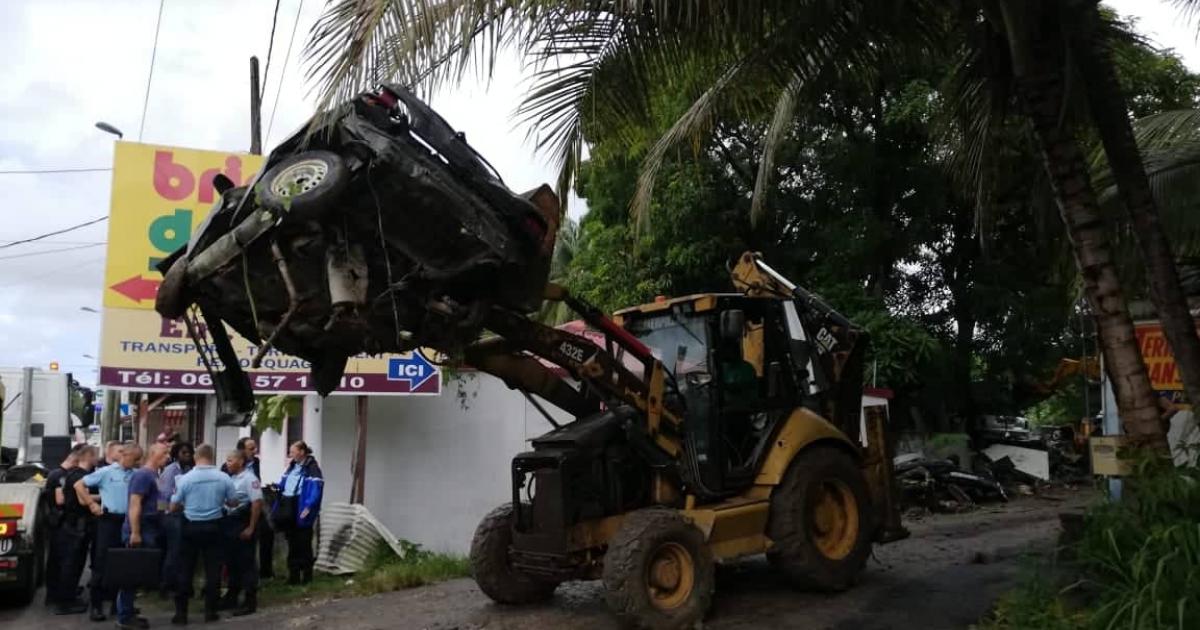 Une centaine de véhicules saisis dans une casse illégale