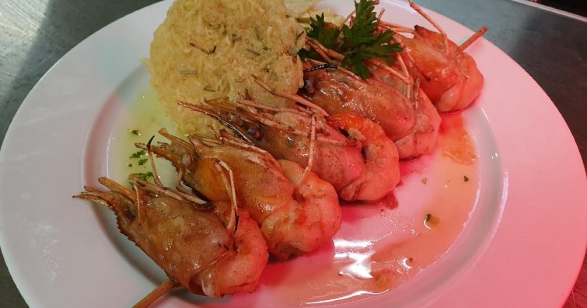 Essayez un plat de chef, les ouassous au rhum vieux et risotto orzo
