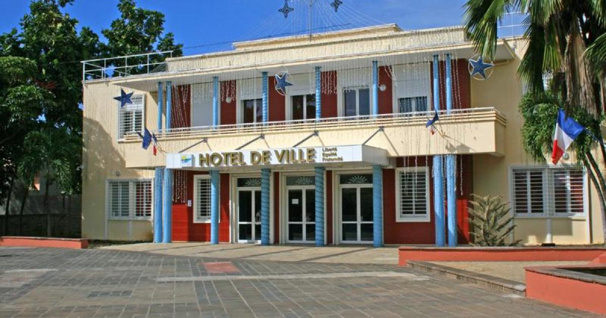    





Les écoles de Sainte-Anne fermées 




