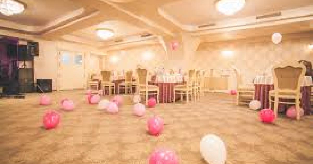     





 Le " bal du Gouverneur" n’aura finalement pas lieu




