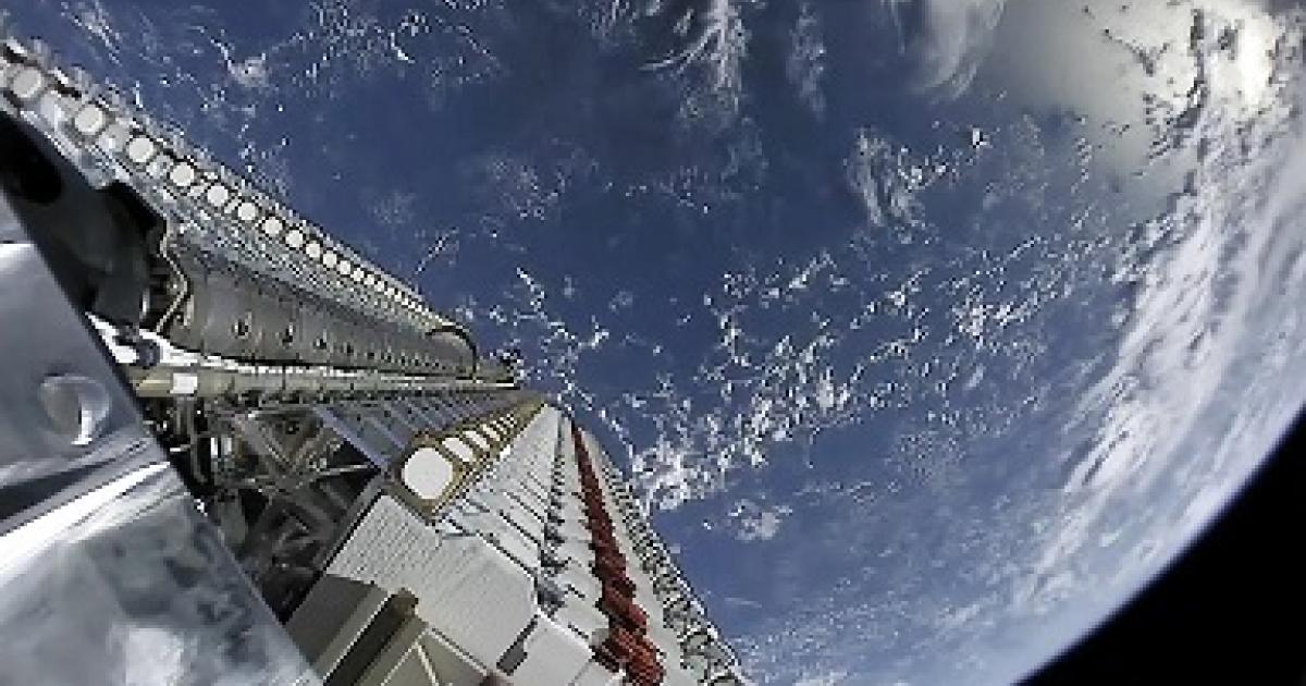 Des points lumineux en file indienne dans le ciel : percez le mystère !