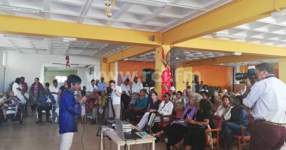 Euzhan Palcy et Angela Davis à la rencontre des résidents du centre Emma Ventura