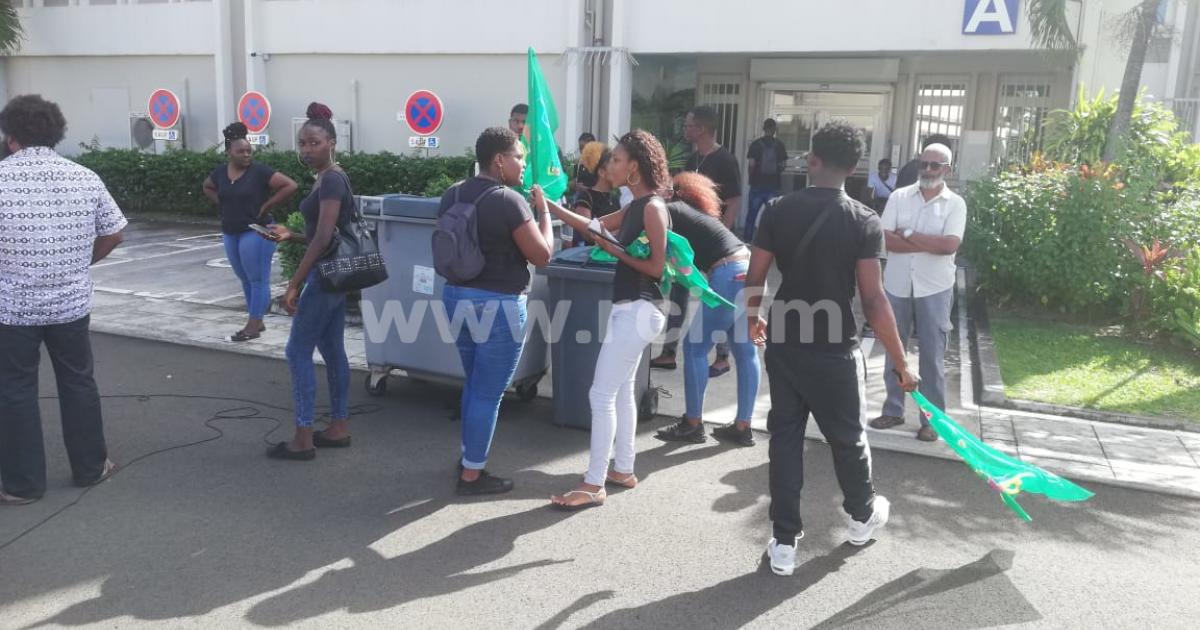     





Nouvelle mobilisation du personnel et des élèves du LPA du Robert




