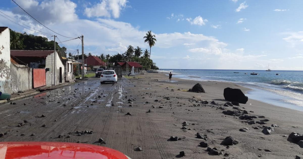 La houle provoque la fermeture de la RN2 au niveau du Carbet