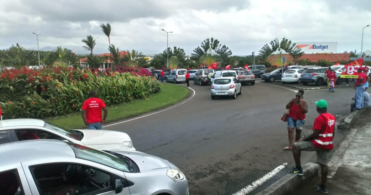 La CGTM-SOEM paralyse le rond point de l'aéroport