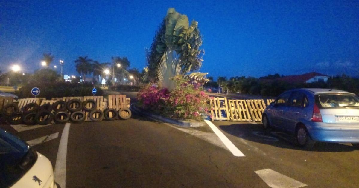 Transports, zones commerciales, raffinerie : un jeudi de blocage en Martinique en images